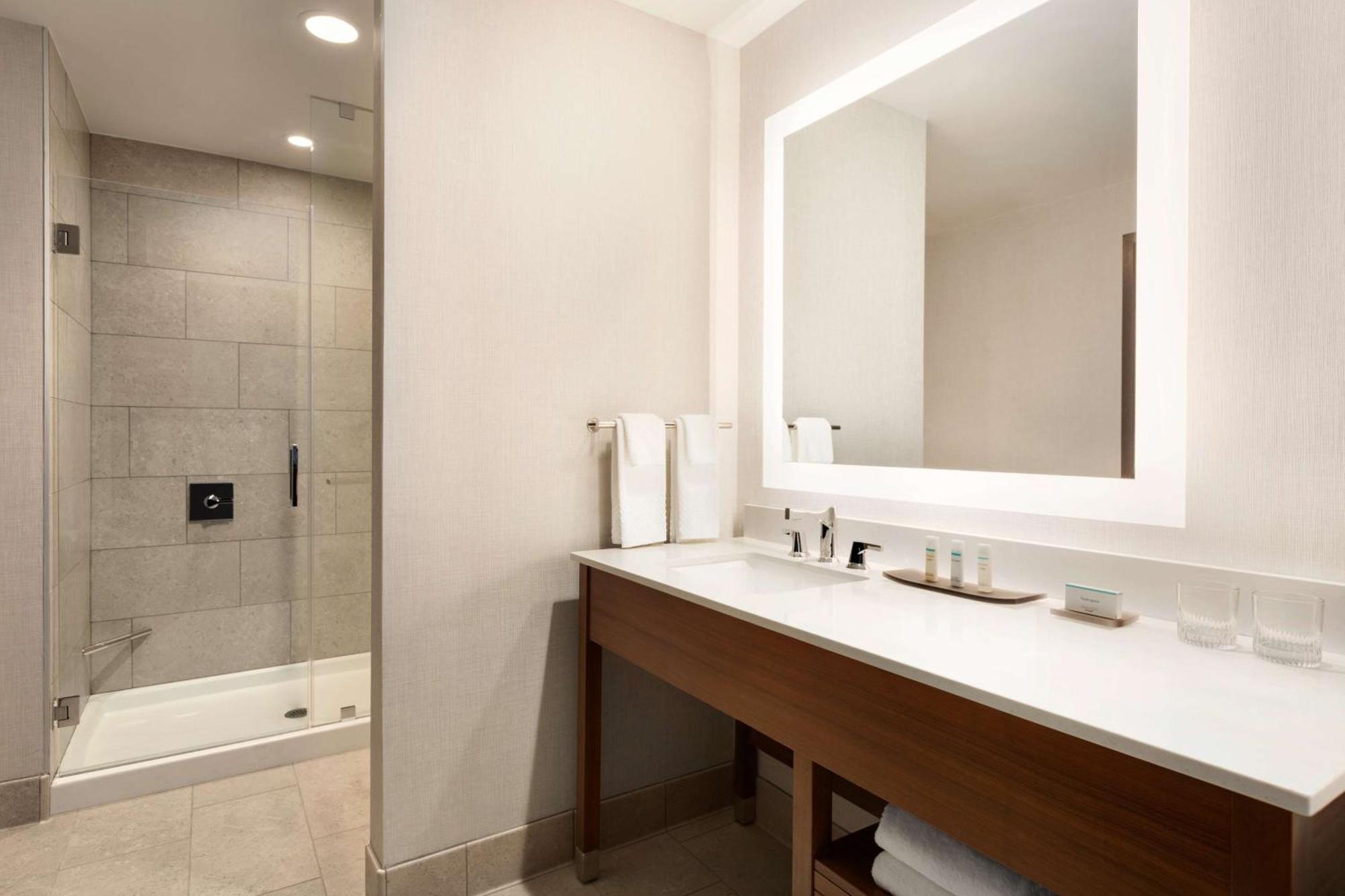 Embassy Suites By Hilton Denton Convention Center Extérieur photo