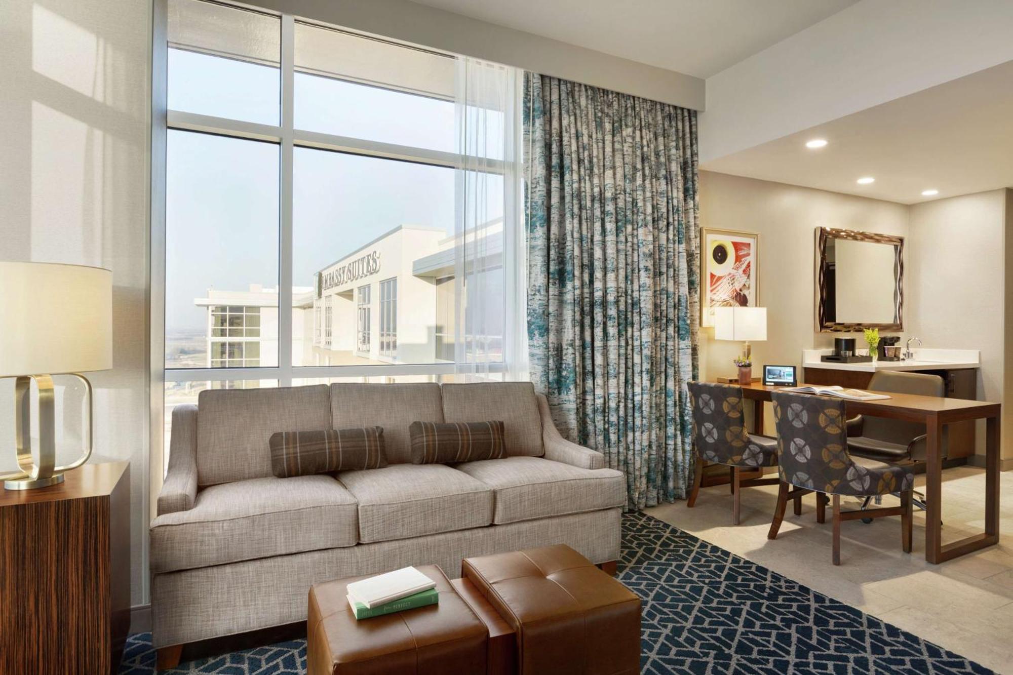 Embassy Suites By Hilton Denton Convention Center Extérieur photo