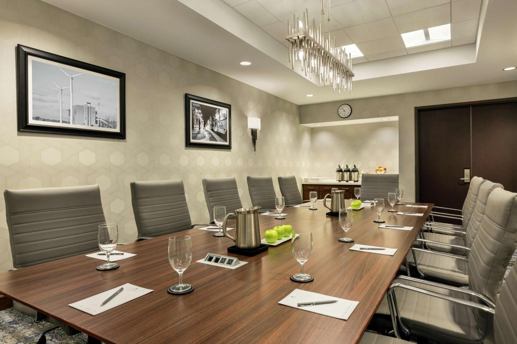 Embassy Suites By Hilton Denton Convention Center Extérieur photo