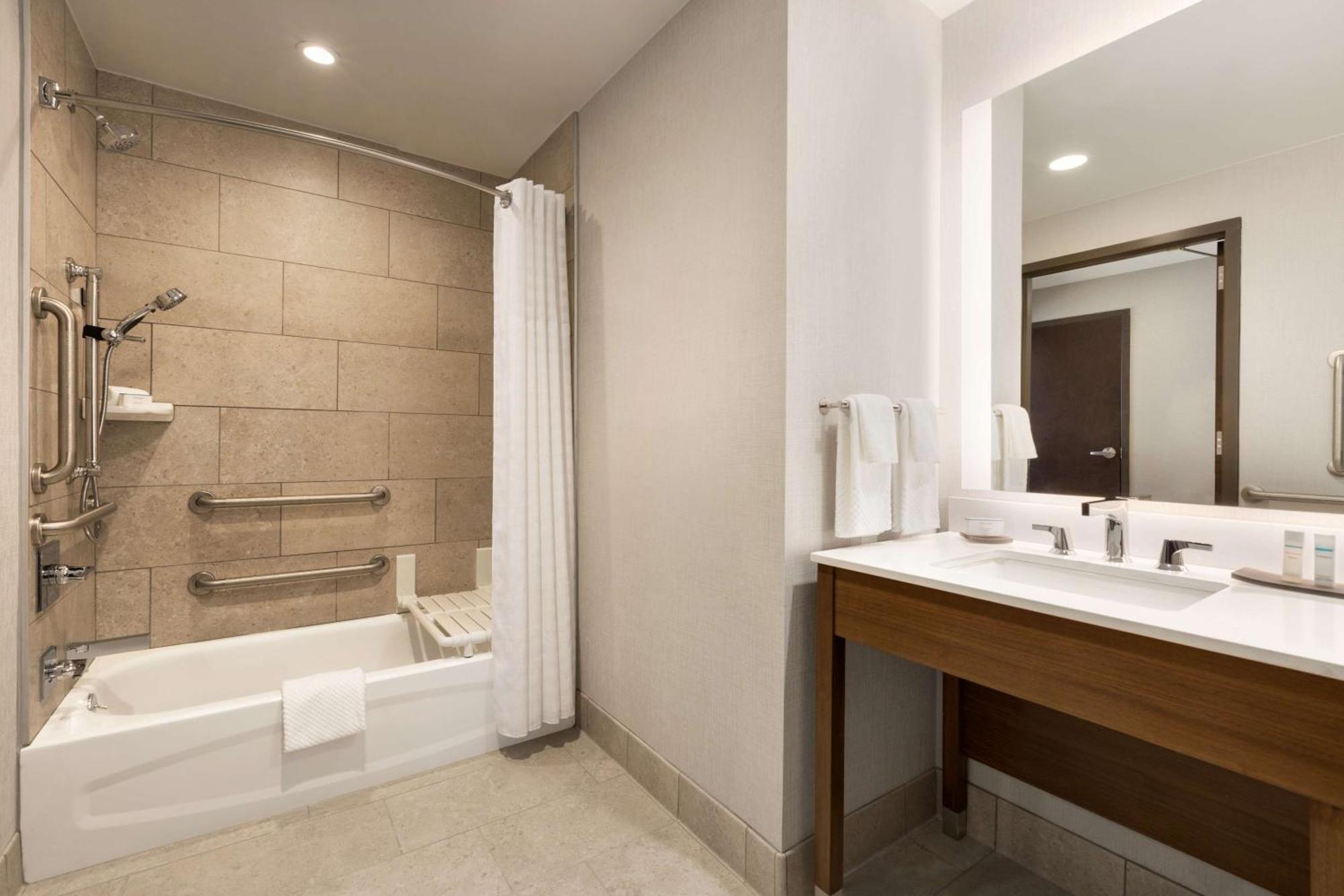 Embassy Suites By Hilton Denton Convention Center Extérieur photo