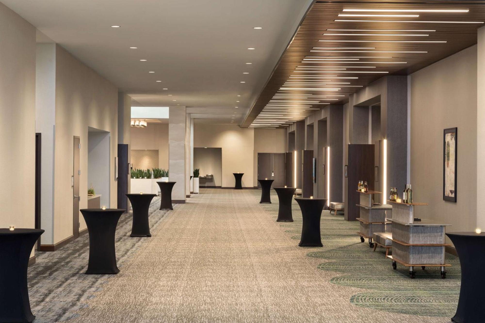 Embassy Suites By Hilton Denton Convention Center Extérieur photo