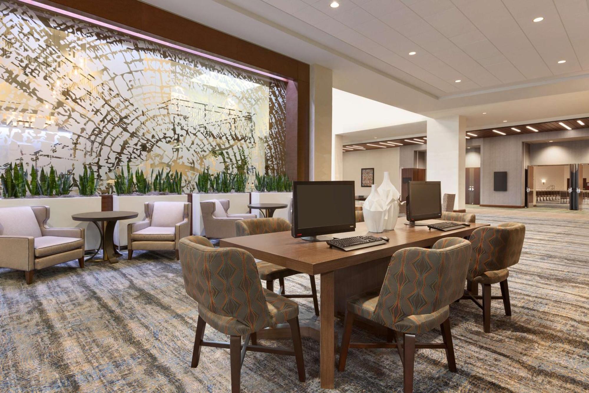 Embassy Suites By Hilton Denton Convention Center Extérieur photo