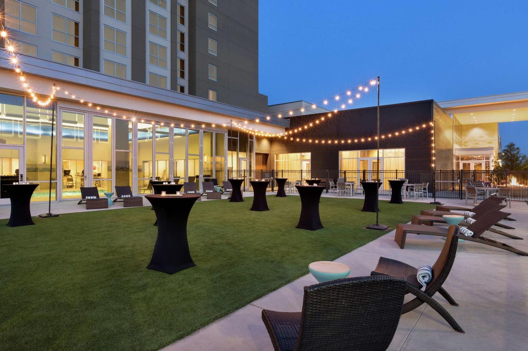 Embassy Suites By Hilton Denton Convention Center Extérieur photo