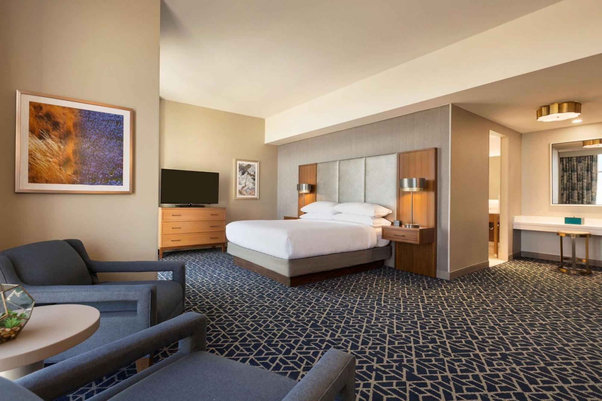 Embassy Suites By Hilton Denton Convention Center Extérieur photo