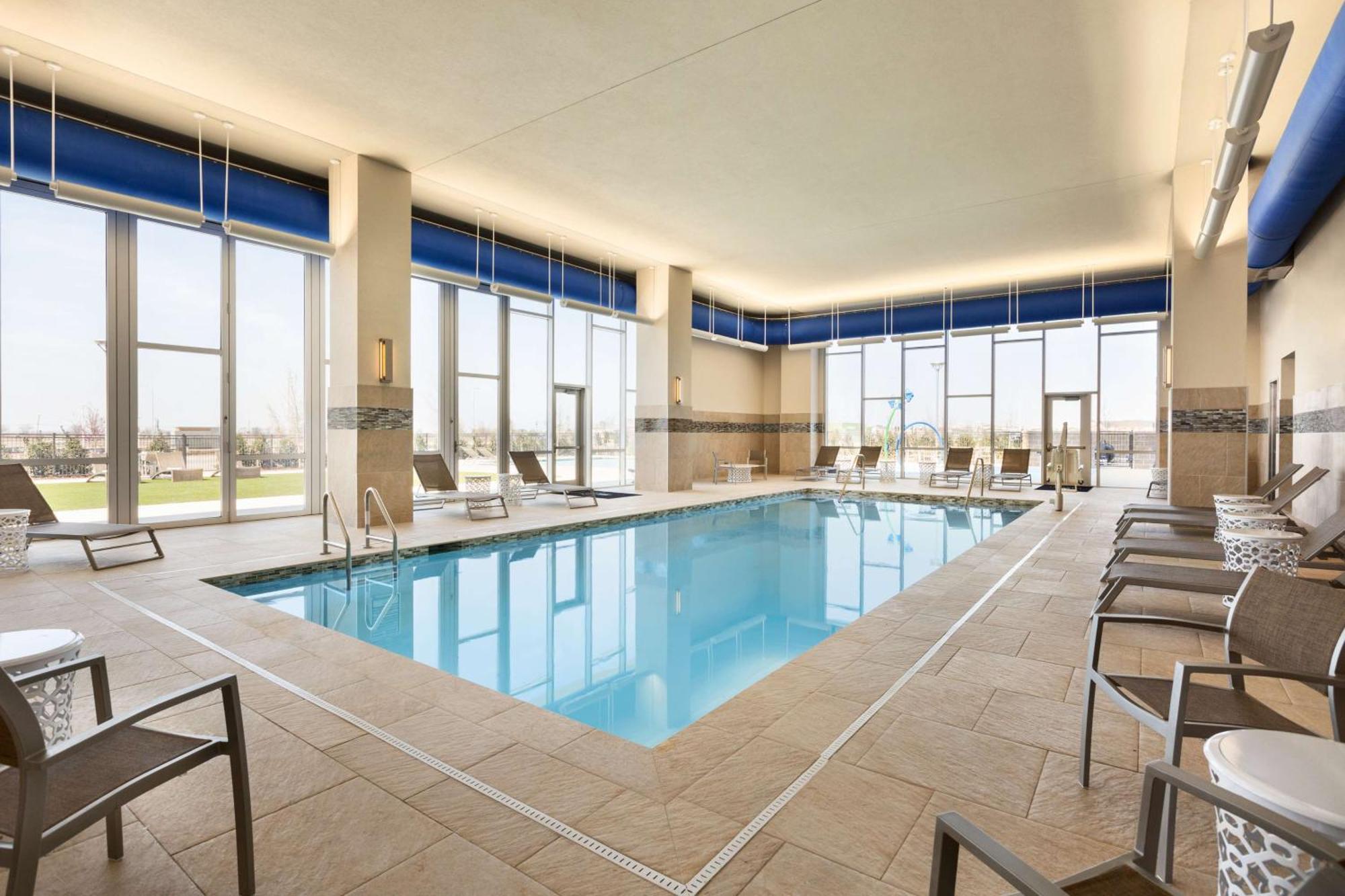 Embassy Suites By Hilton Denton Convention Center Extérieur photo